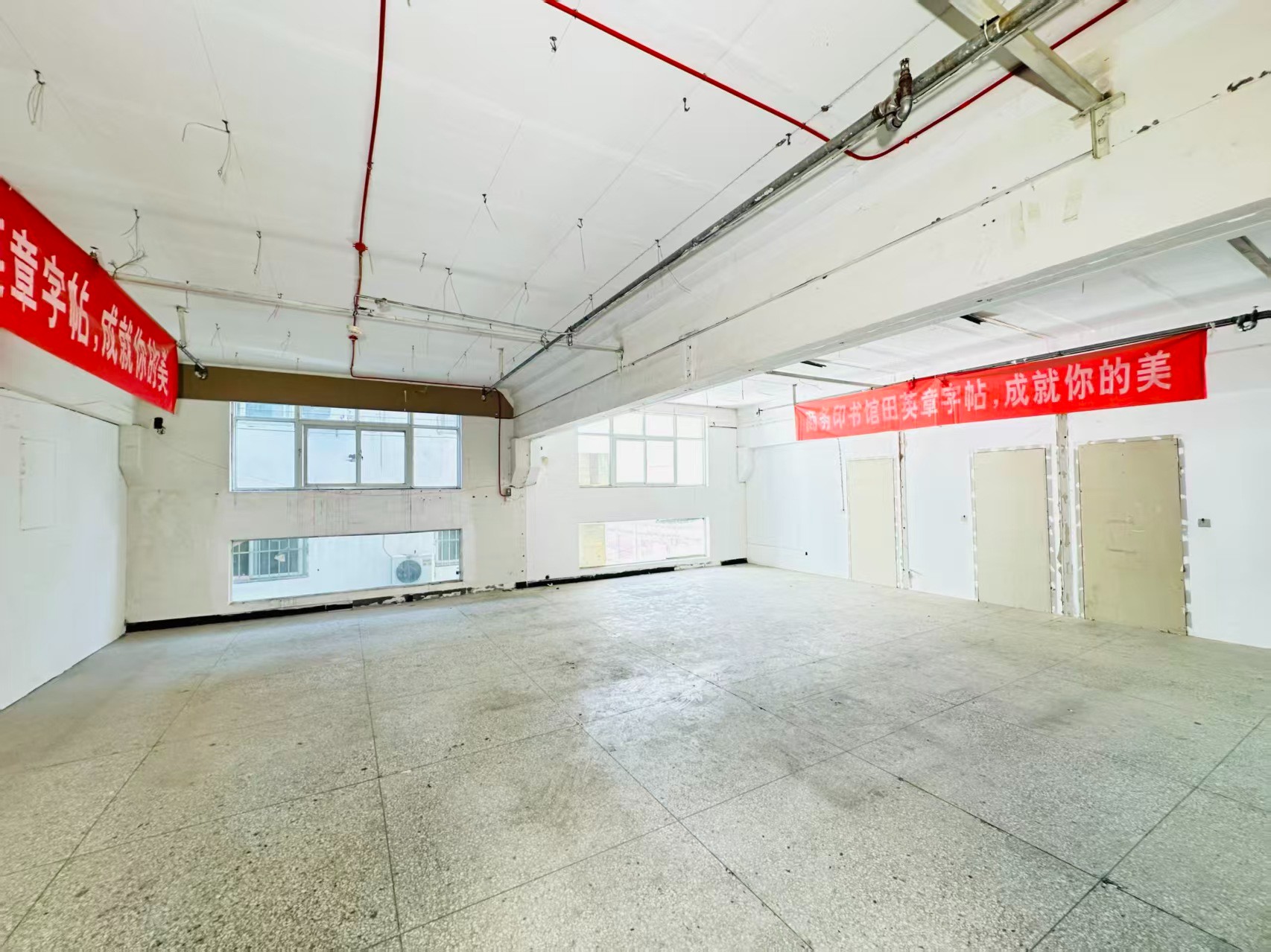 工路街重点吸引人工智能应用、数字经济、电商直播、智能制造服务、软件开发、科技创新企业及创业团队入驻